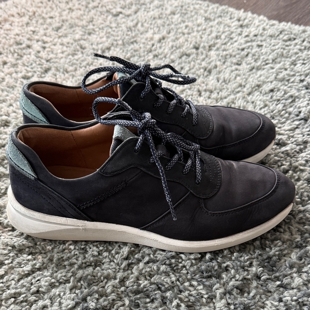Clarks Navy Blue Un Rio woman’s lace up